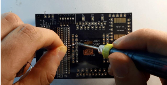 如何訪問NAND內(nèi)存芯片并從中讀取數(shù)據(jù) 如何訪問NAND內(nèi)存芯片并從中讀取數(shù)據(jù)