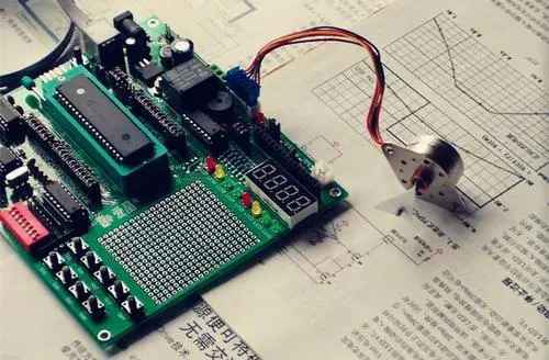 單片機(jī)硬件開發(fā)系統(tǒng)種類